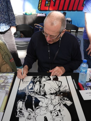 Dave Gibbons signant ma reproduction